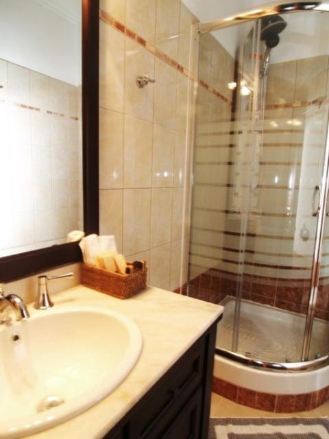 Pozar Salt Cave Hotel Spa Káto Loutrákion الغرفة الصورة